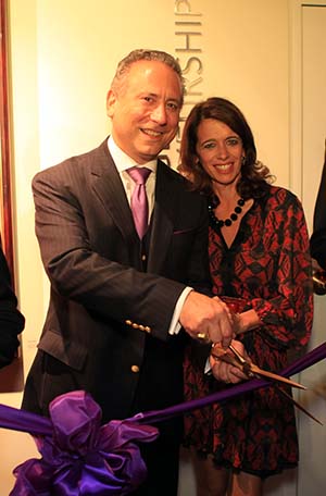 Anthony G. and Paula Viscogliosi cut the ribbon to dedicate the entrepreneurship center named in their honor at MCC on Main.